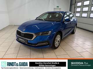 Schräge Frontansicht auf einen Skoda Octavia , freigestellt