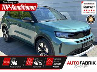 Schräge Frontansicht auf einen Opel Frontera , freigestellt