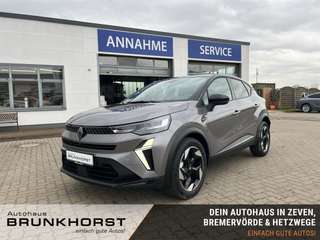 Schräge Frontansicht auf einen Renault Captur , freigestellt