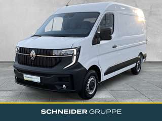 Schräge Frontansicht auf einen Renault Master , freigestellt