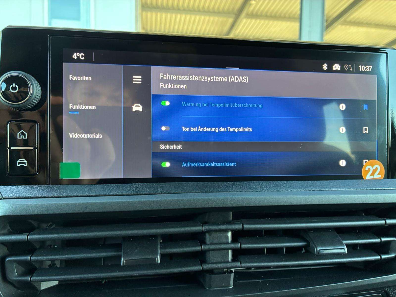 Fahrzeugbild eines Opel Vivaro