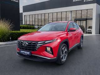 Schräge Frontansicht auf einen Hyundai Tucson , freigestellt