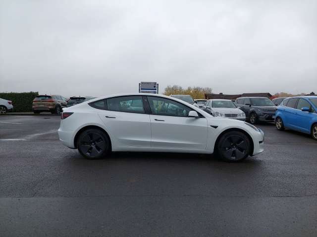 Fahrzeugbild eines TESLA Model 3