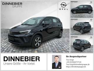 Schräge Frontansicht auf einen Opel Crossland X , freigestellt