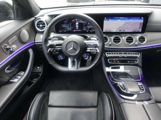 Fahrzeugbild eines Mercedes-Benz E-Klasse