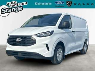 Schräge Frontansicht auf einen Ford Transit Custom , freigestellt