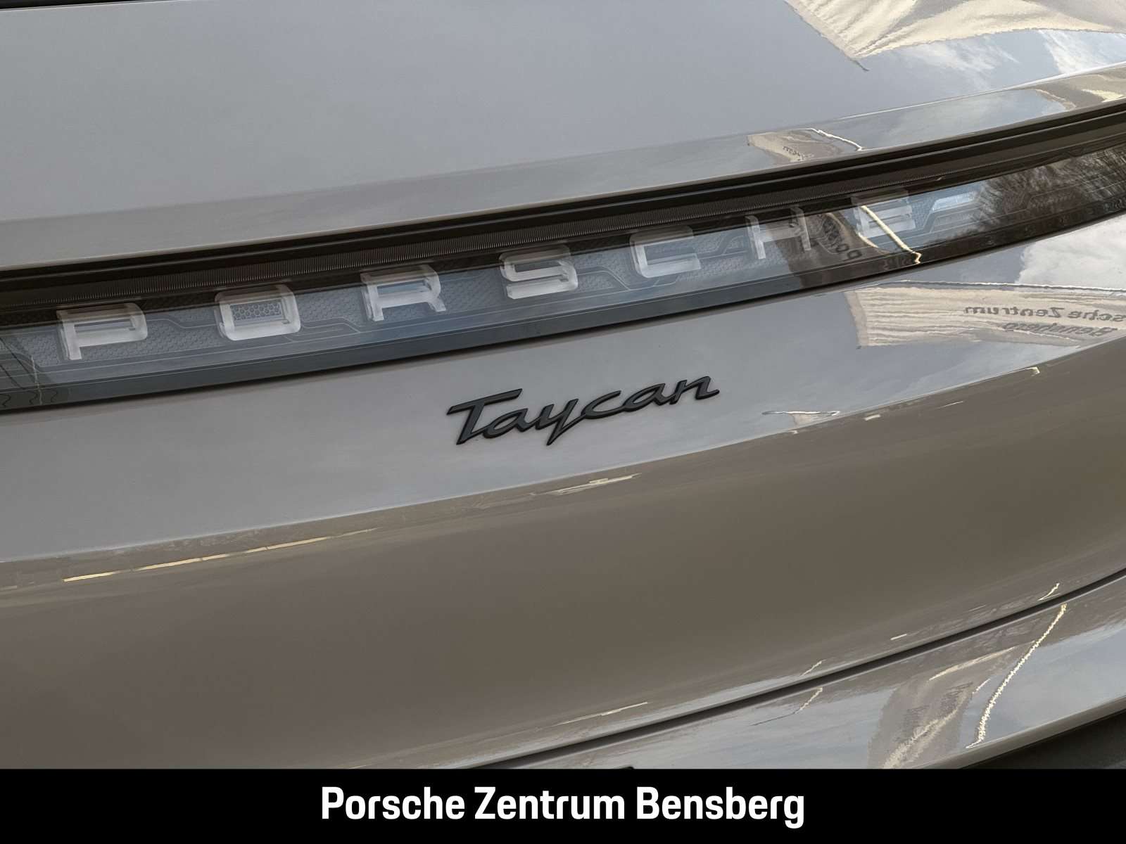 Fahrzeugbild eines Porsche Taycan