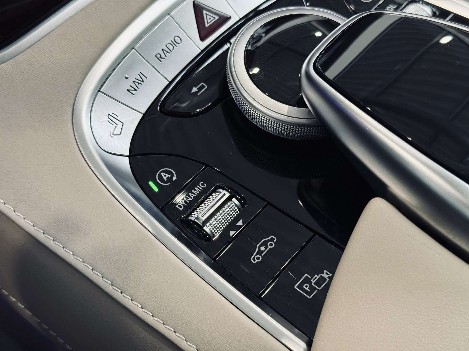 Fahrzeugbild eines Mercedes-Benz S-Klasse
