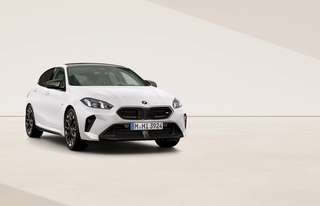 Schräge Frontansicht auf einen BMW 1er-Reihe , freigestellt