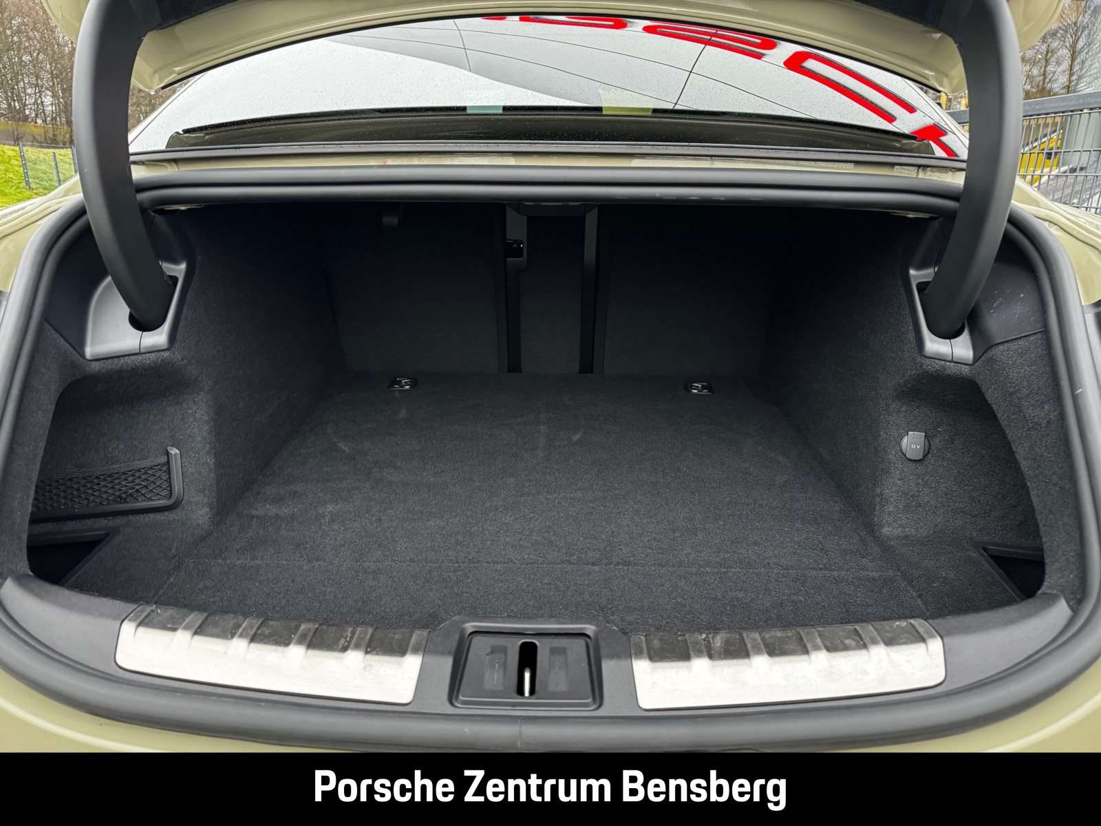 Fahrzeugbild eines Porsche Taycan