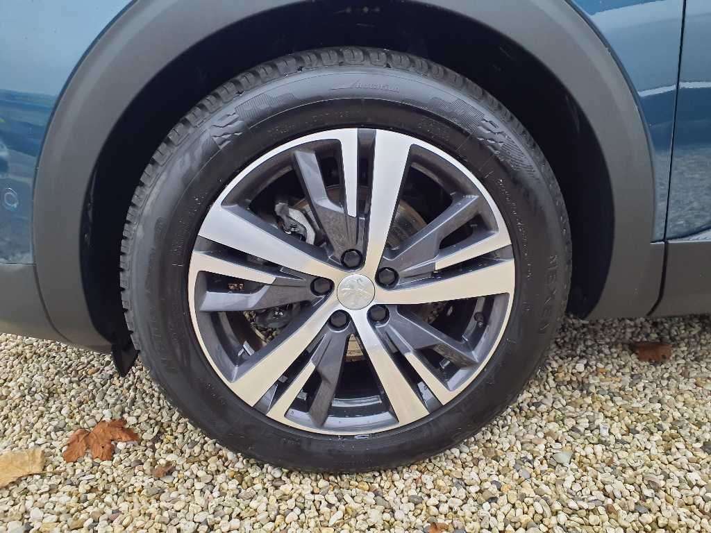 Fahrzeugbild eines Peugeot 3008