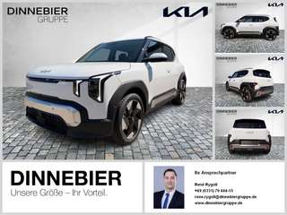 Schräge Frontansicht auf einen Kia EV2 , freigestellt