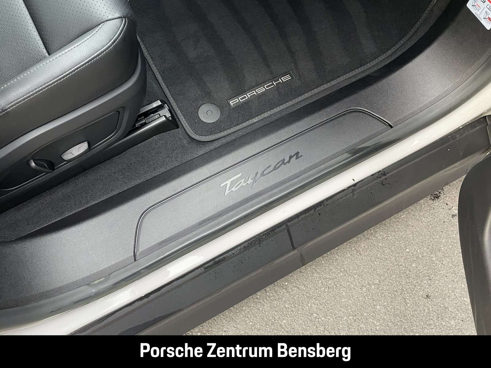 Fahrzeugbild eines Porsche Taycan