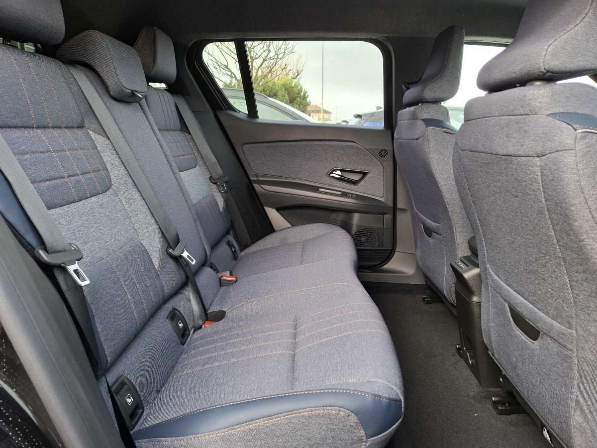 Fahrzeugbild eines Renault 4 E-TECH