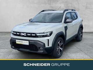 Schräge Frontansicht auf einen Dacia Duster , freigestellt