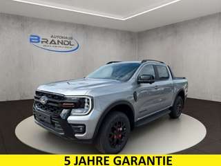 Schräge Frontansicht auf einen Ford Ranger , freigestellt