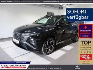 Schräge Frontansicht auf einen Hyundai Tucson , freigestellt