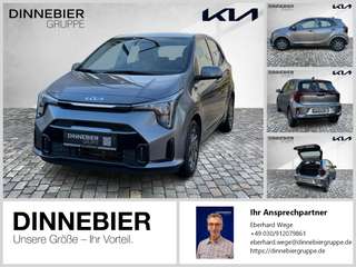 Schräge Frontansicht auf einen Kia Picanto , freigestellt