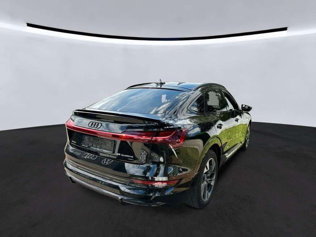 Fahrzeugbild eines Audi e-tron