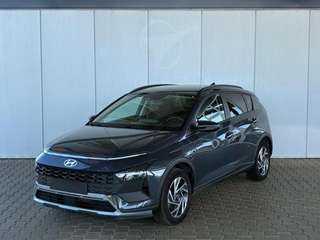 Schräge Frontansicht auf einen Hyundai Bayon , freigestellt