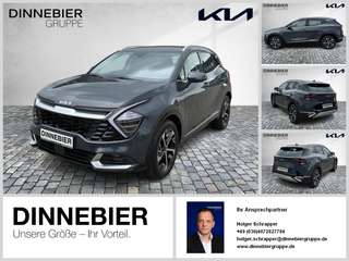 Schräge Frontansicht auf einen Kia Sportage , freigestellt