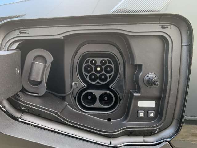 Fahrzeugbild eines Renault 4 E-TECH