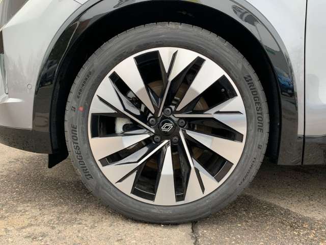 Fahrzeugbild eines Renault Rafale