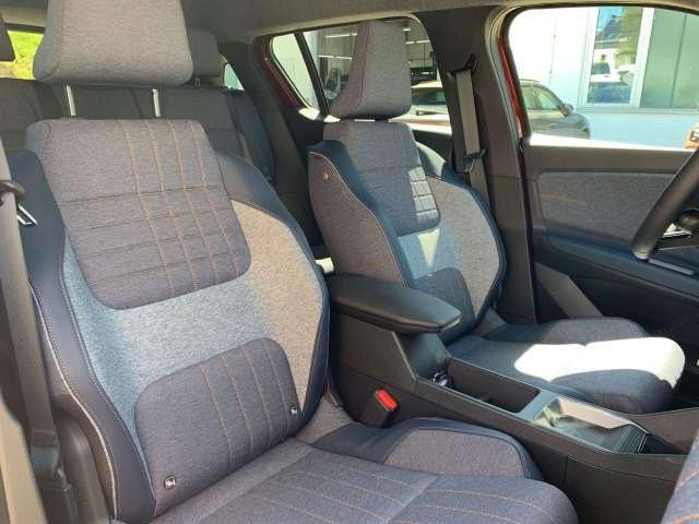 Fahrzeugbild eines Renault 4 E-TECH
