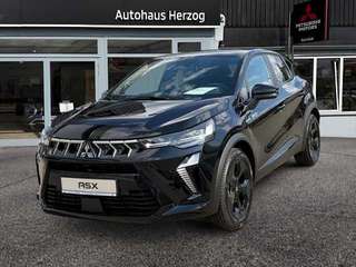 Schräge Frontansicht auf einen Mitsubishi ASX , freigestellt