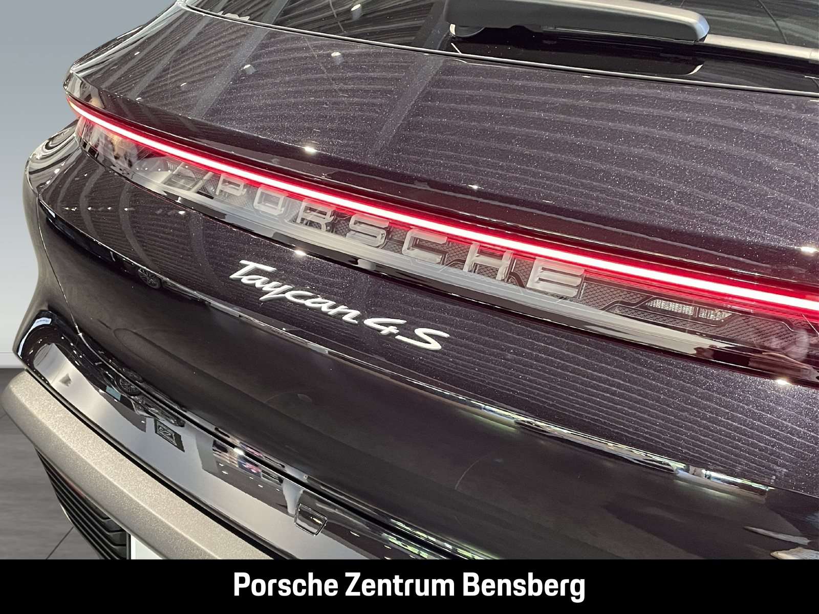 Fahrzeugbild eines Porsche Taycan