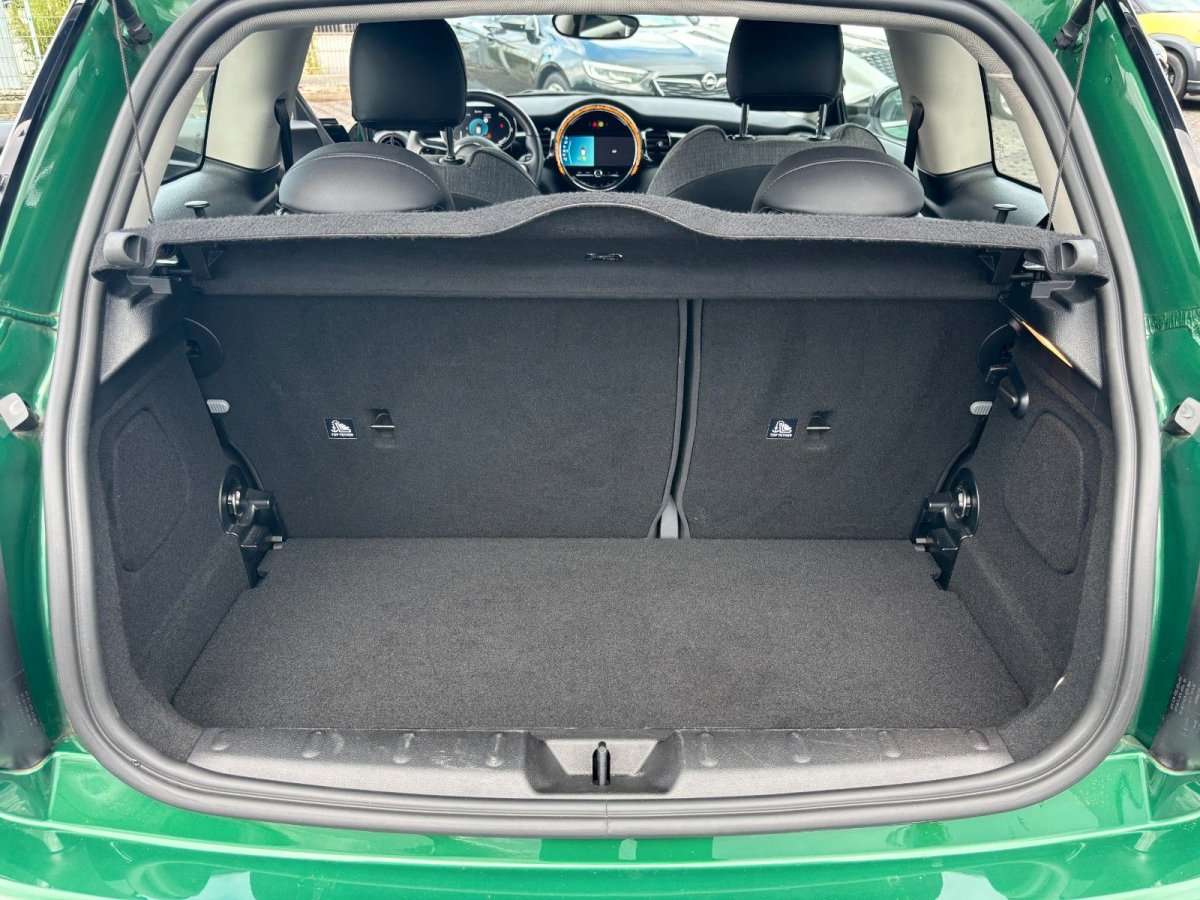 Fahrzeugbild eines MINI COOPER SE