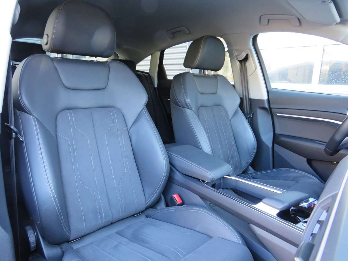 Fahrzeugbild eines Audi Q8 e-tron