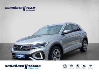 Schräge Frontansicht auf einen Volkswagen T-Roc , freigestellt