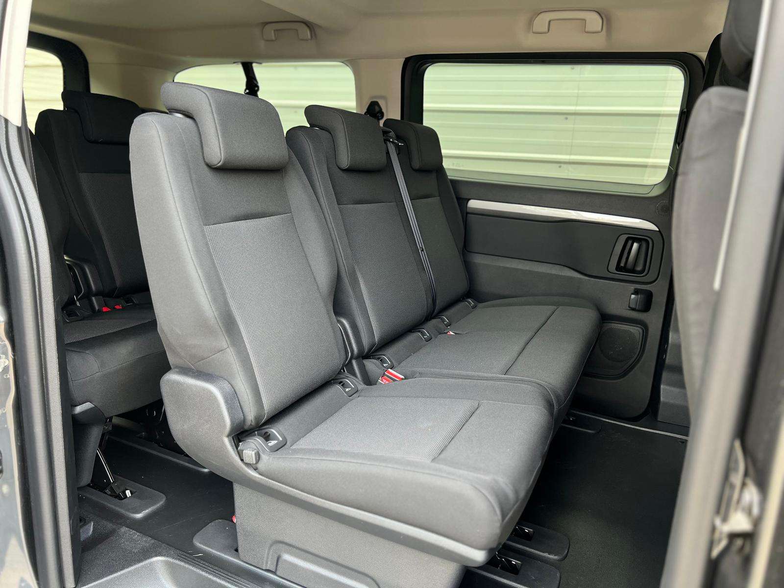 Fahrzeugbild eines Peugeot Traveller