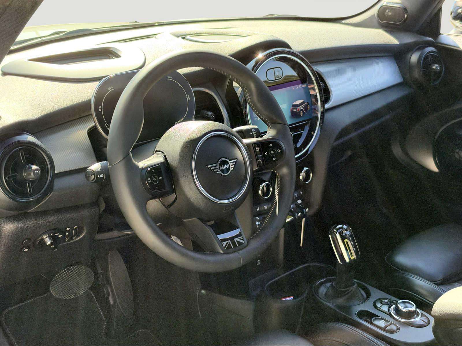 Fahrzeugbild eines MINI COOPER SE