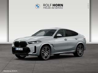 Schräge Frontansicht auf einen BMW X6 , freigestellt
