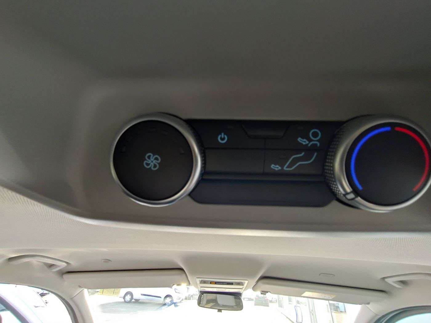 Fahrzeugbild eines Ford Tourneo Custom