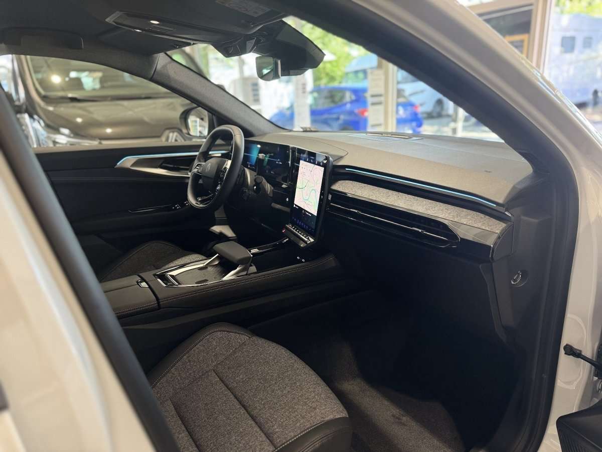 Fahrzeugbild eines Renault Rafale