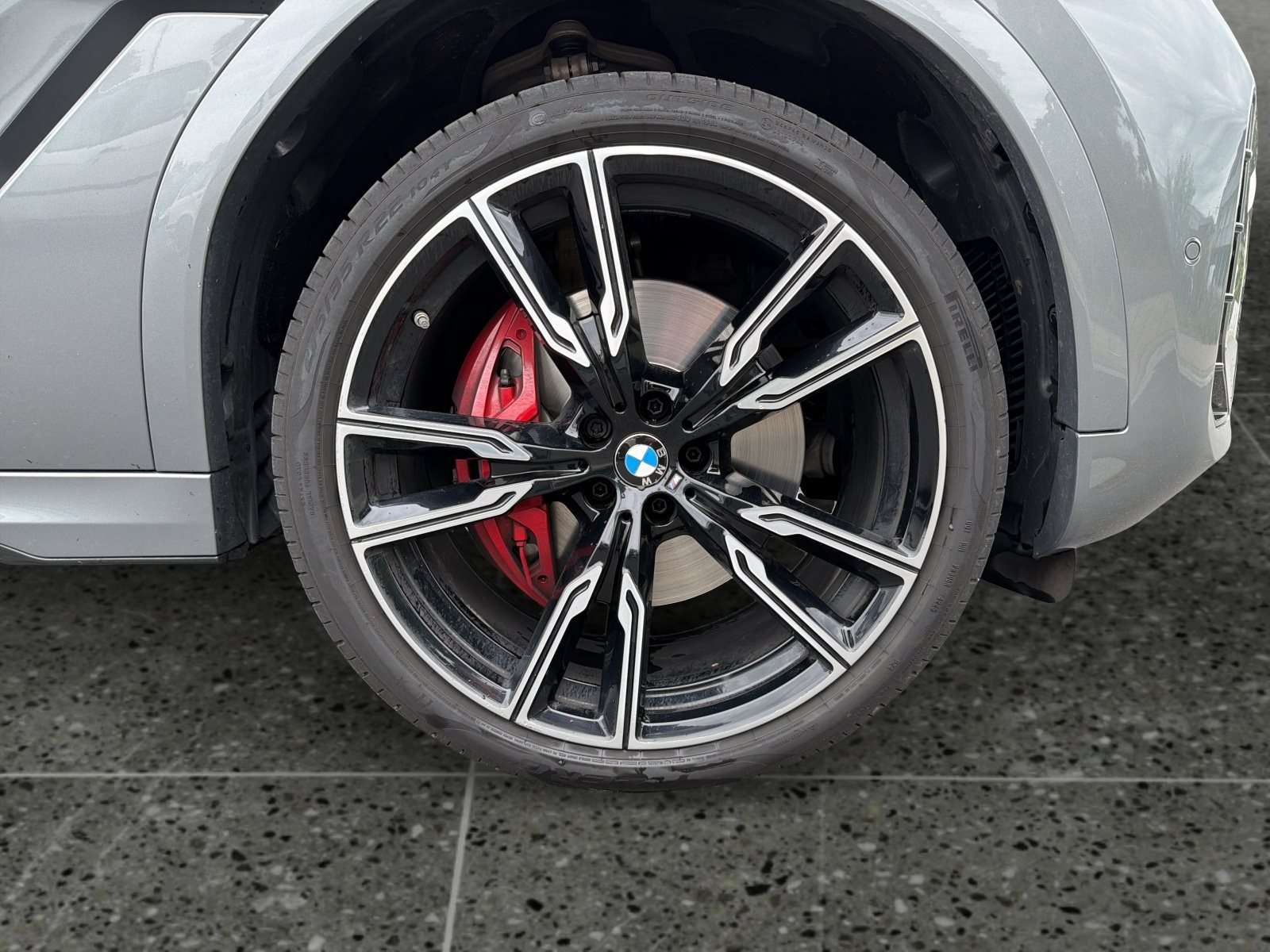 Fahrzeugbild eines BMW X6