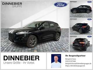 Schräge Frontansicht auf einen Ford Kuga , freigestellt