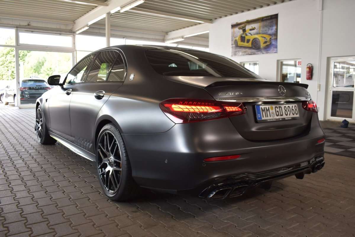 Fahrzeugbild eines Mercedes-Benz E-Klasse
