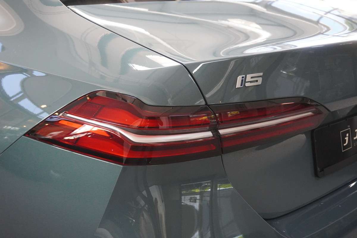 Fahrzeugbild eines BMW i5