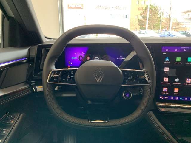 Fahrzeugbild eines Renault Rafale