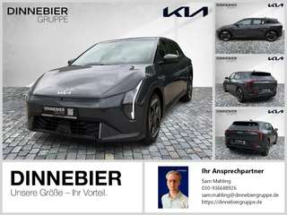Schräge Frontansicht auf einen Kia EV4 , freigestellt