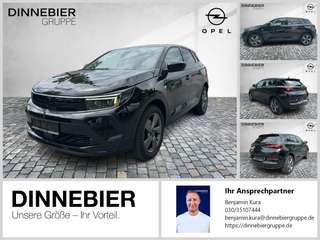 Schräge Frontansicht auf einen Opel Grandland X , freigestellt