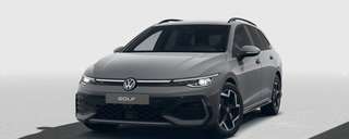 Schräge Frontansicht auf einen Volkswagen Golf , freigestellt