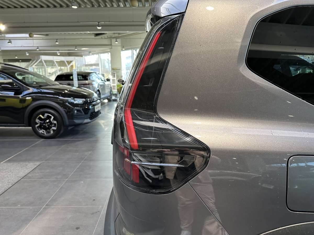 Fahrzeugbild eines Dacia Jogger