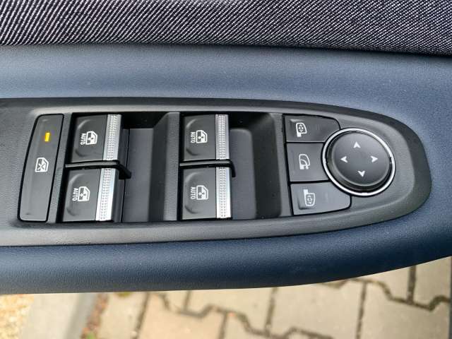 Fahrzeugbild eines Renault 4 E-TECH