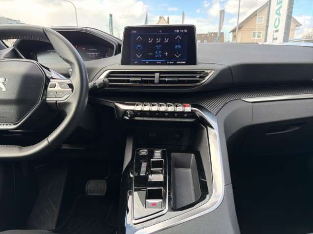 Fahrzeugbild eines Peugeot 5008