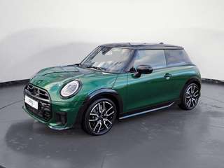 Schräge Frontansicht auf einen MINI COOPER , freigestellt